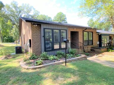 Main picture of 517 Apple Ln