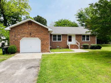 Main picture of 170 Hunts Neck Rd