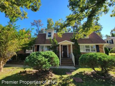 Main picture of 302 King Richard Ct