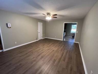 Main picture of 1803 Thomas Ln