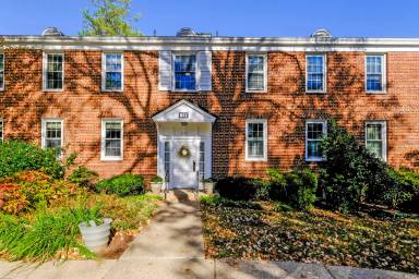 Main picture of 647 Azalea Dr