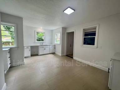 Main picture of 7537 Oakwood St