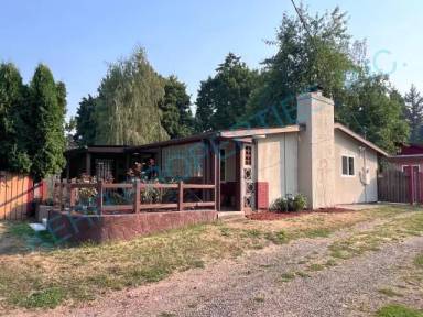 Main picture of 620 SE Roberts Ave