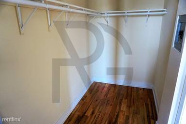 Main picture of 818 W Diversey Pkwy