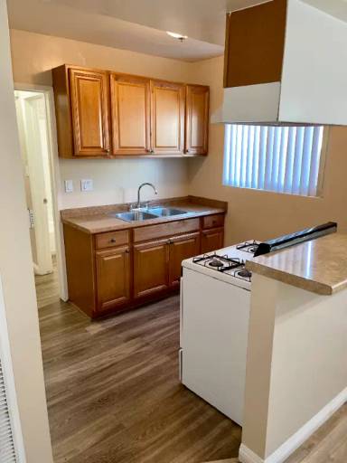 Main picture of 12414 Dunrobin Ave