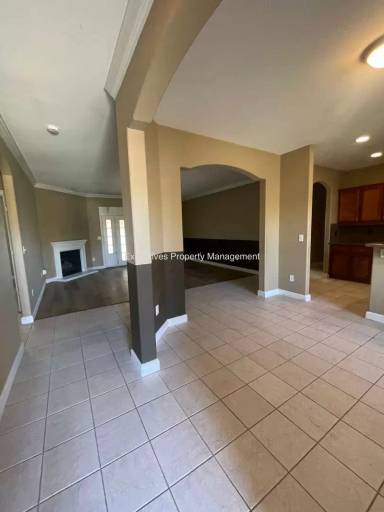 Main picture of 2301 Peppertree Ln