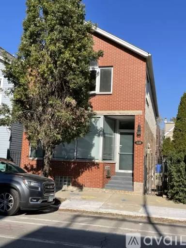 Main picture of 2120 W Armitage Ave