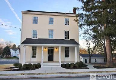 Main picture of 32 Pine St
