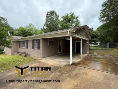 Main picture of 601 W Saline Cir