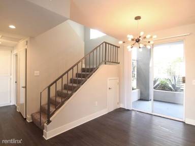 Main picture of 1520 S Hayworth Ave