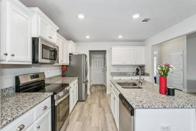 Main picture of 2613 Prominence Ln