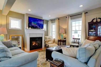 Main picture of 7 Dean Ave
