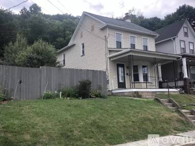 Main picture of 249 S Main St