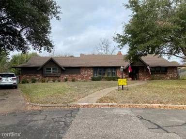 Main picture of 5607 Lake Jackson Dr