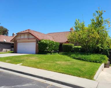 Main picture of 219 Ballindine Dr