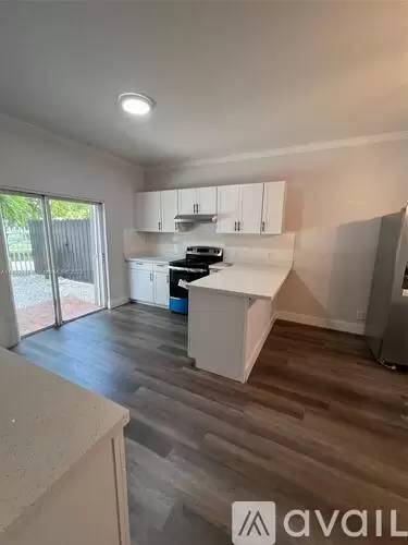 Main picture of 4802 Washington St