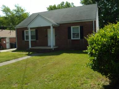 Main picture of 9420 Peachtree St