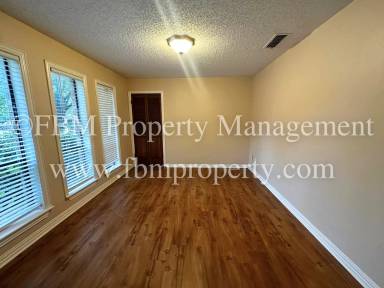 Main picture of 1604 Yorkstown Dr