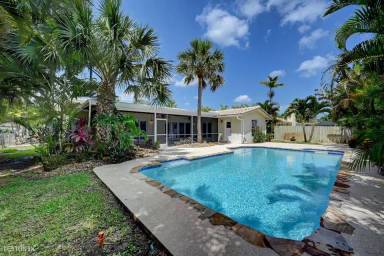 Main picture of 8980 NW 21st Ct