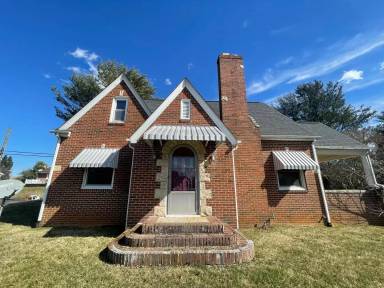 Main picture of 6589 Rose Ln