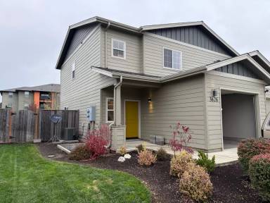 Main picture of 3608 - 3610 Phantom Way