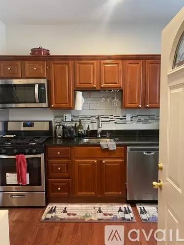 Main picture of 338 E 21st St