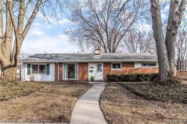 Main picture of 18598 Whitby St