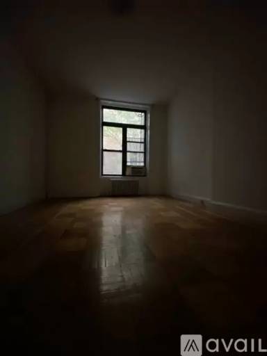 Main picture of 23 W 75th St