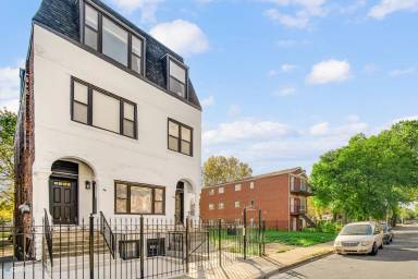 Main picture of 2735 W Polk St