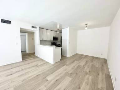 Main picture of 2332 S Bentley Ave