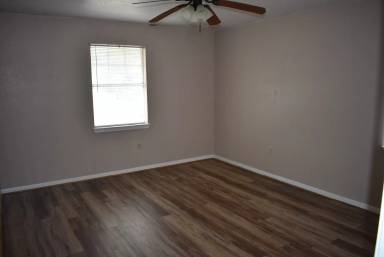 Main picture of 204 W Avenue F