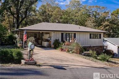 Main picture of 3 Adams Ln