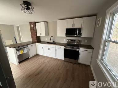 Main picture of 20 Leonard Dr