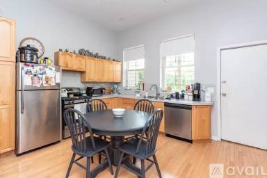 Main picture of 1352 N Wolcott Ave