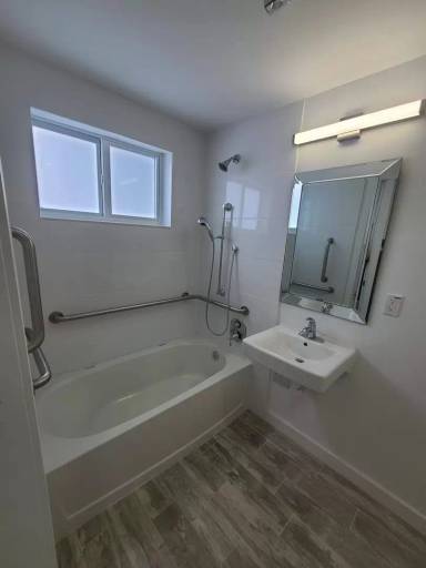 Main picture of 220 Collins Ave