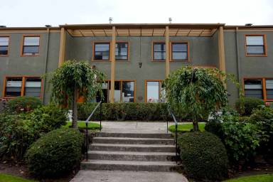 Main picture of 2025 SE Caruthers St