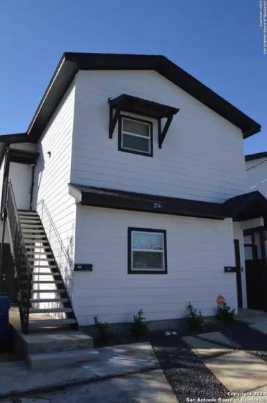 Main picture of 206 Roberts St