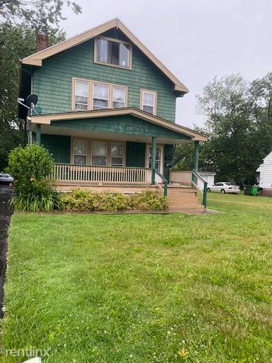 Main picture of 1552 E 196th St