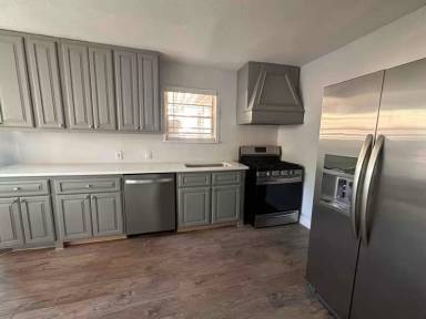 Main picture of 713 Greenway Dr