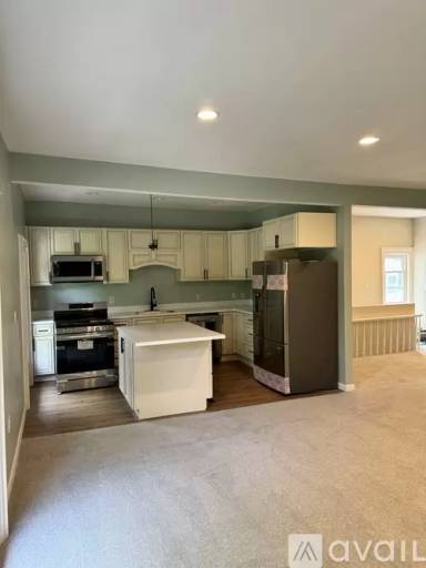 Main picture of 86 W 6th St