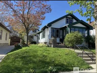 Main picture of 1825 E Bennett Ave