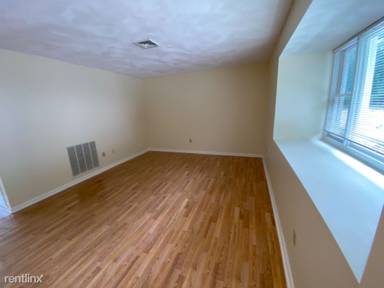 Main picture of 777 Middle Rd