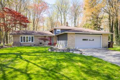 Main picture of 27075 Chopin Cir