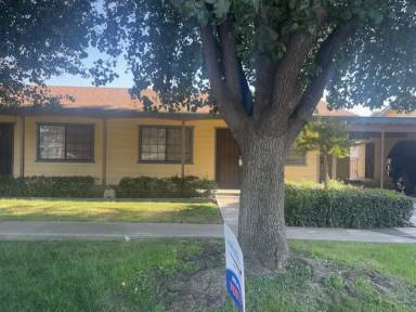 Main picture of 575 E King Ave