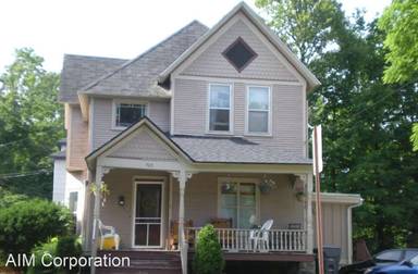 Main picture of 703 Village St