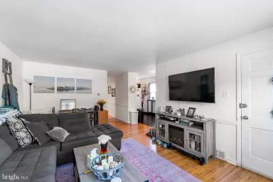 Main picture of 410 W Jefferson St