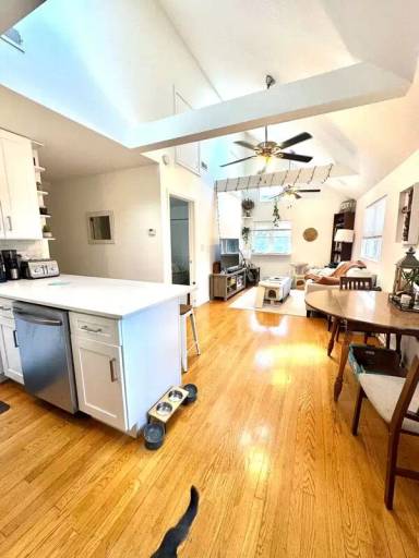 Main picture of 2000 S May St