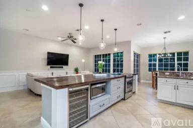 Main picture of 4924 Vine Cliff Way E