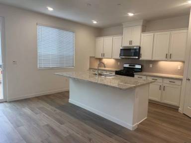 Main picture of 1724 Eiffel St