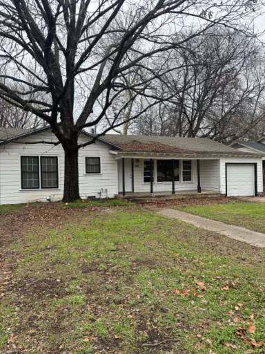 Main picture of 3925 Maple Ave